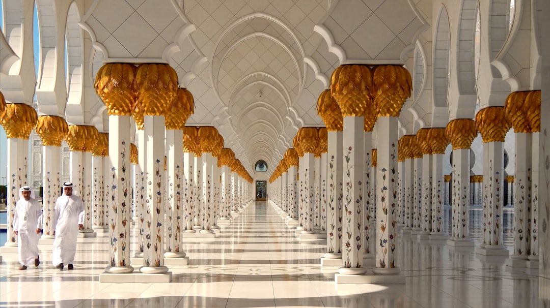 طائرة خاصة إلى أبوظبي