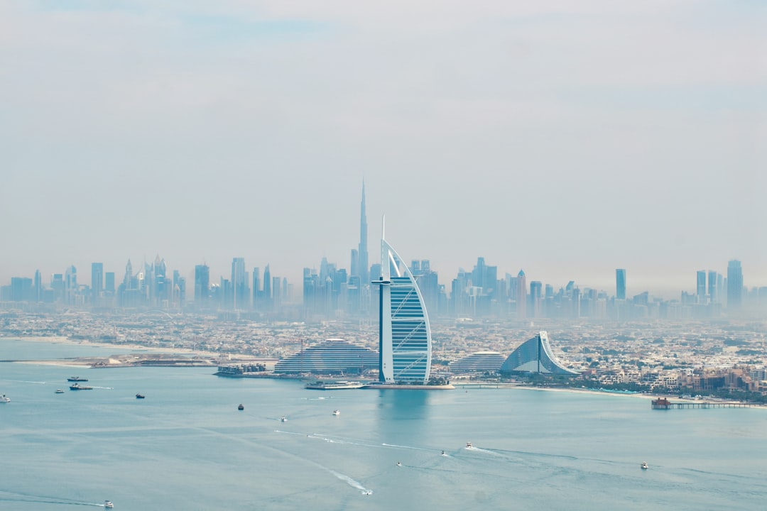 طائرة خاصة إلى دبي