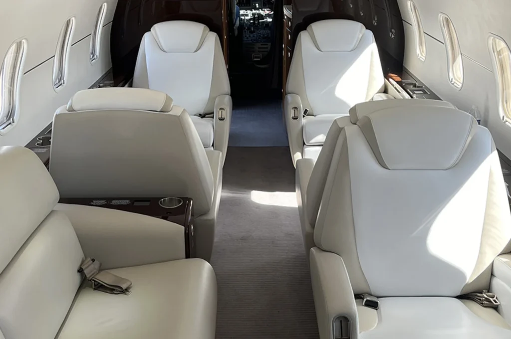 Bombardier Challenger 300 كابينة