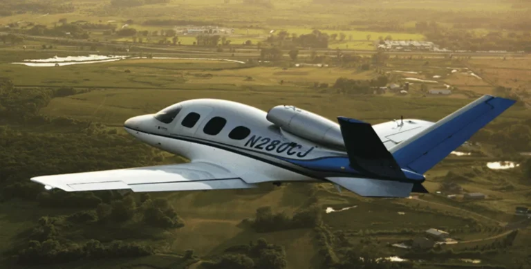 Cirrus Vision SF50 للإيجار في السعودية