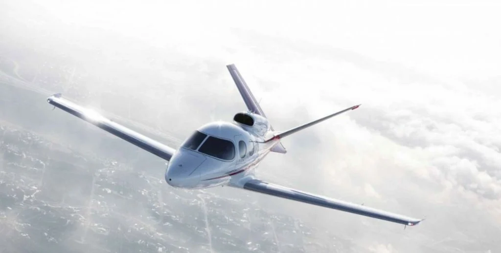 Cirrus Vision SF50 خارجي ٢