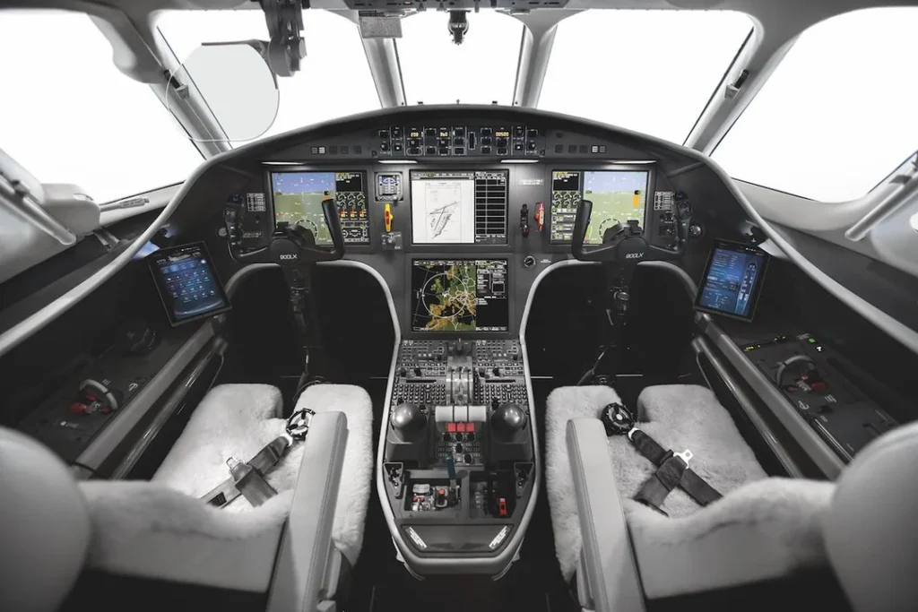 Dassault Falcon 900LX قمرة القيادة