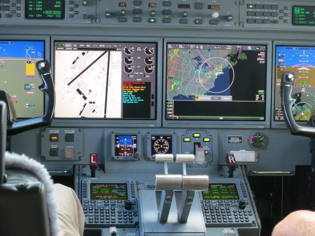 Gulfstream G550 قمرة القيادة