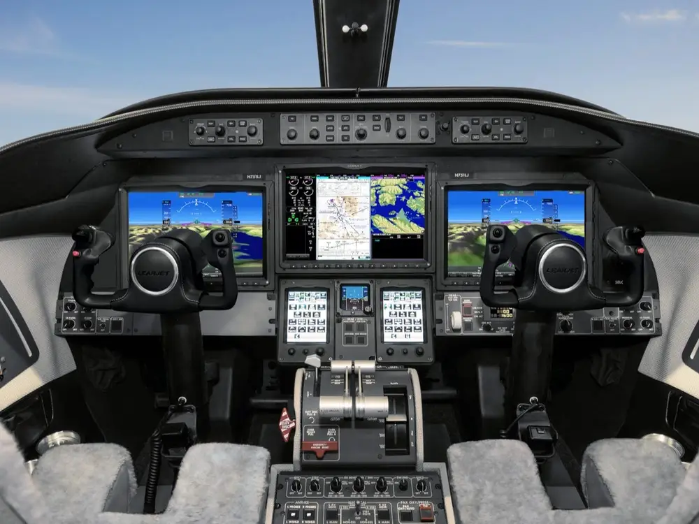 Bombardier Learjet 75 Liberty قمرة القيادة
