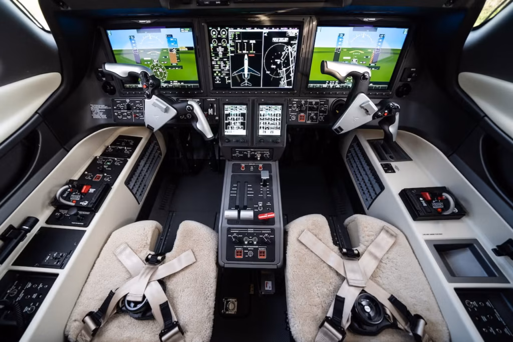 Embraer Phenom 300E قمرة القيادة
